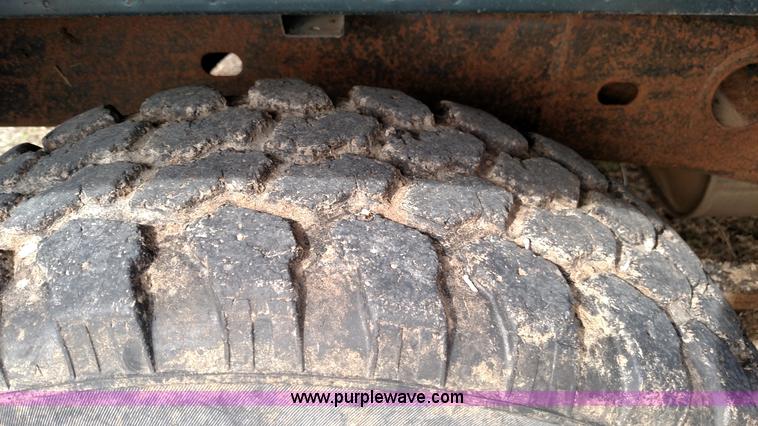 image for item L7336 2006 Chevrolet Silverado 1500 Crew Cab pickup truck