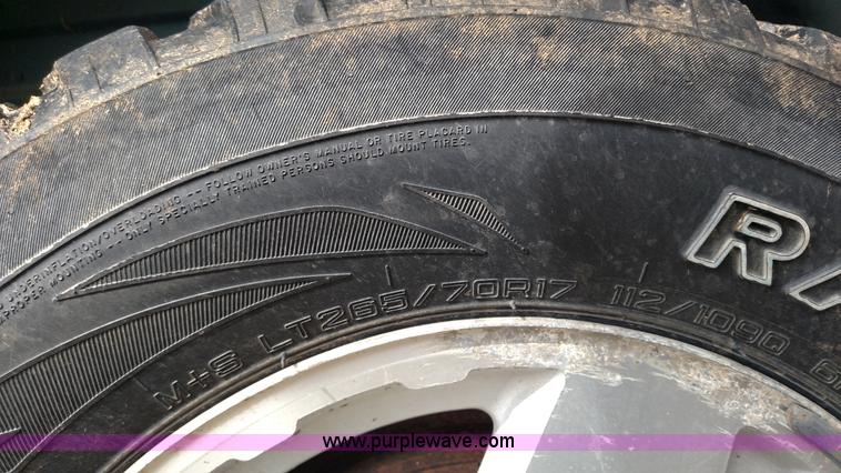 image for item L7336 2006 Chevrolet Silverado 1500 Crew Cab pickup truck