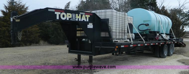 image for item L7341 2004 Top Hat equipment trailer