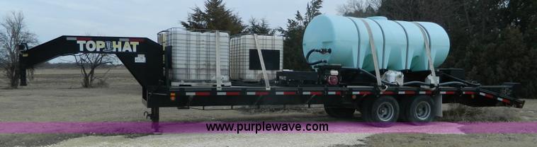 image for item L7341 2004 Top Hat equipment trailer