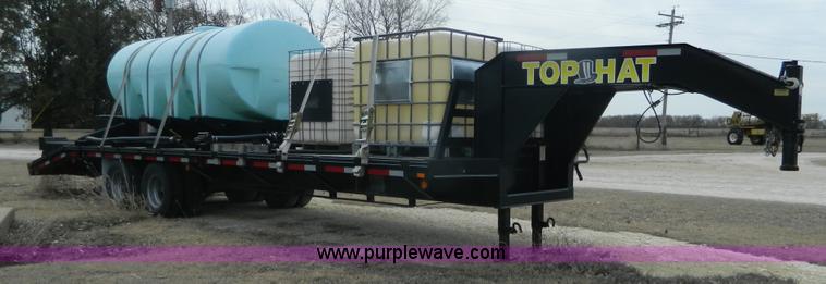image for item L7341 2004 Top Hat equipment trailer