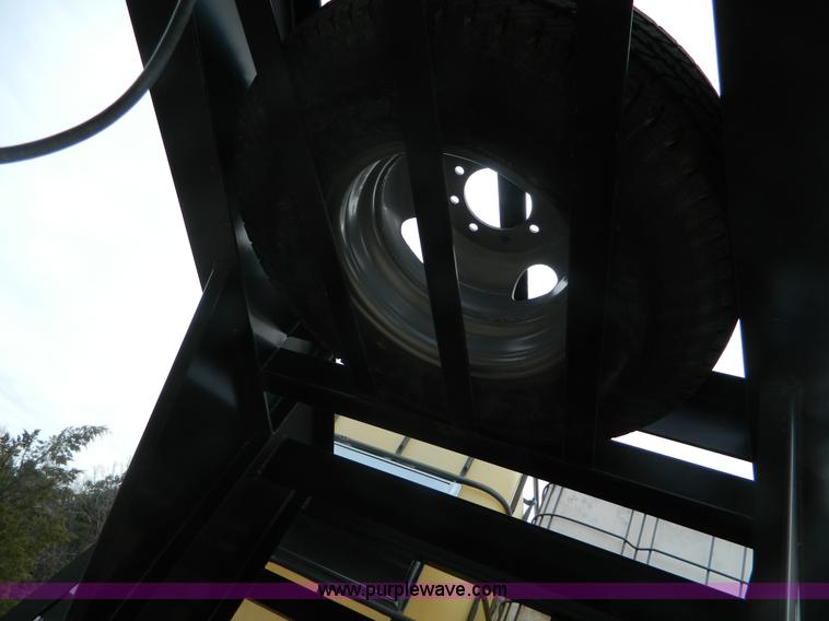 image for item L7341 2004 Top Hat equipment trailer