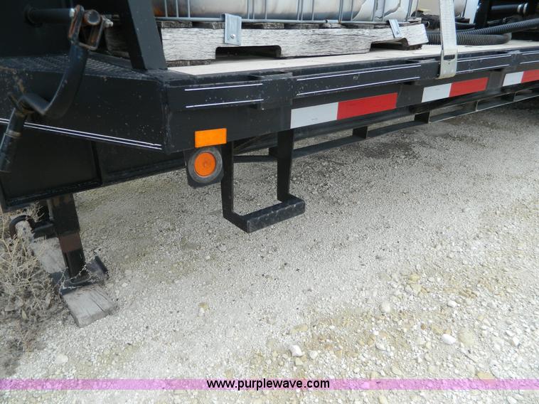 image for item L7341 2004 Top Hat equipment trailer