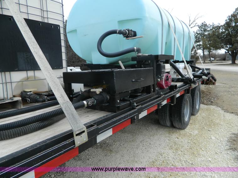 image for item L7341 2004 Top Hat equipment trailer