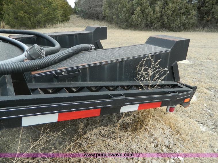 image for item L7341 2004 Top Hat equipment trailer