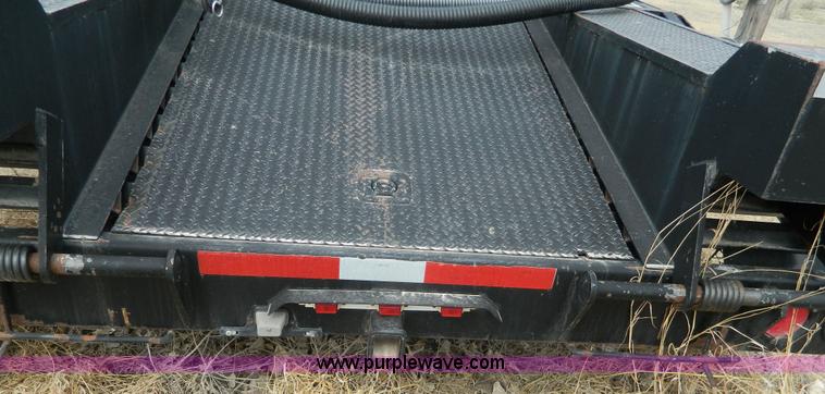 image for item L7341 2004 Top Hat equipment trailer