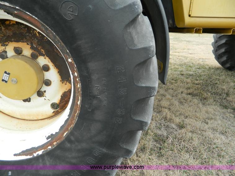 image for item L7342 2001 Ag-Chem RoGator 1254 self-propelled applicator