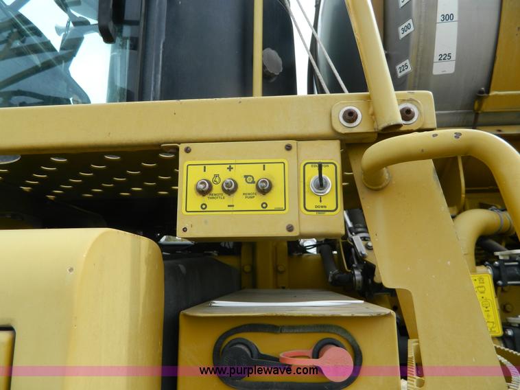 image for item L7342 2001 Ag-Chem RoGator 1254 self-propelled applicator