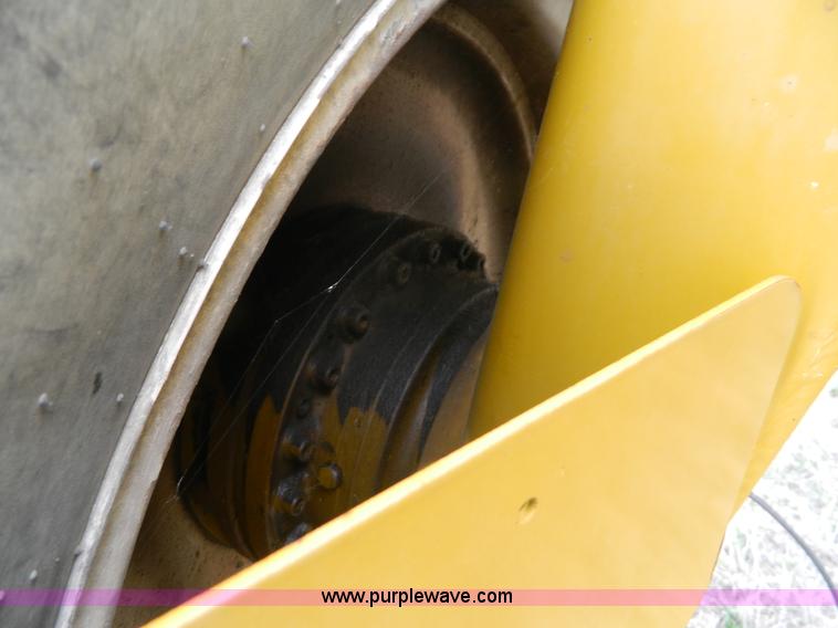 image for item L7342 2001 Ag-Chem RoGator 1254 self-propelled applicator