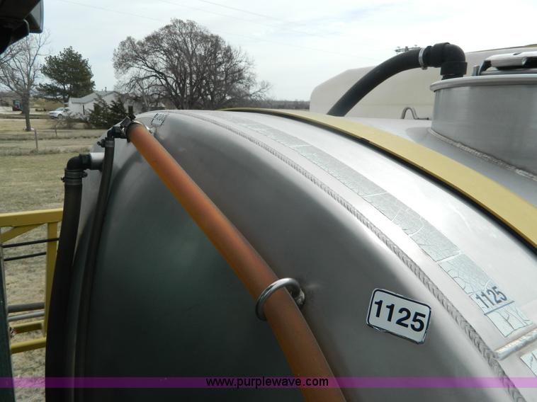 image for item L7342 2001 Ag-Chem RoGator 1254 self-propelled applicator