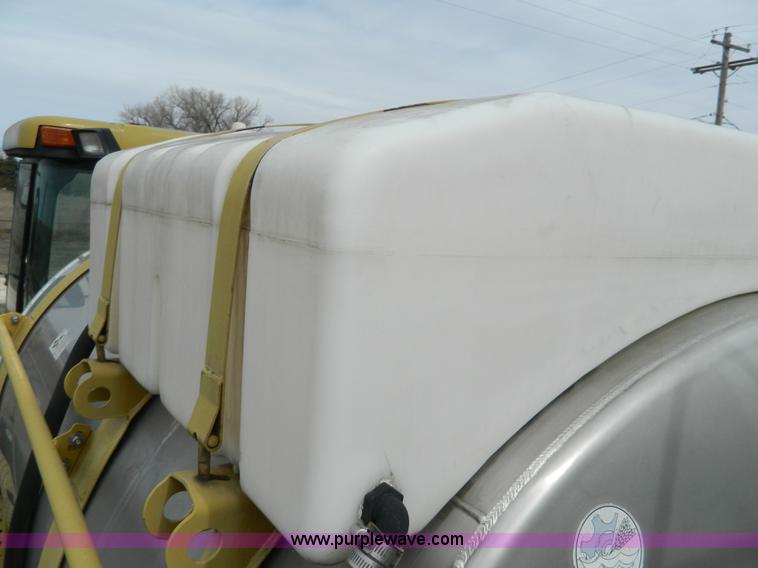 image for item L7342 2001 Ag-Chem RoGator 1254 self-propelled applicator