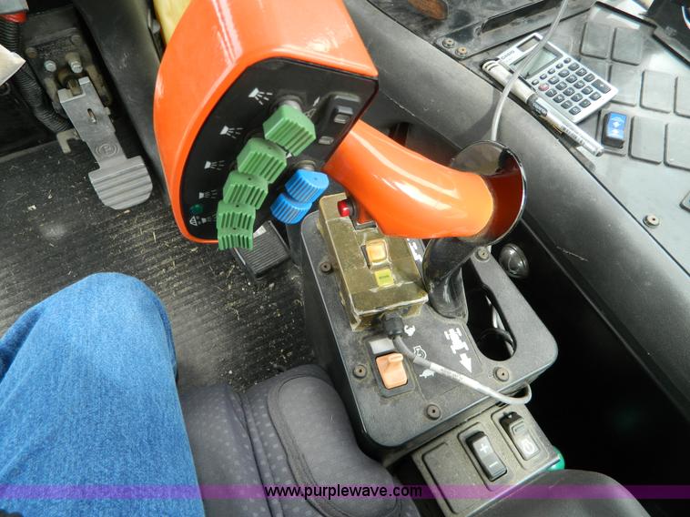 image for item L7342 2001 Ag-Chem RoGator 1254 self-propelled applicator