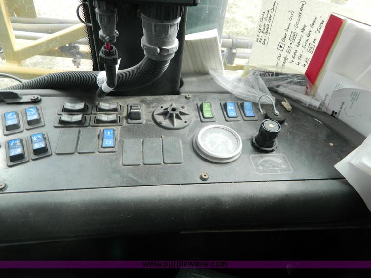 image for item L7342 2001 Ag-Chem RoGator 1254 self-propelled applicator