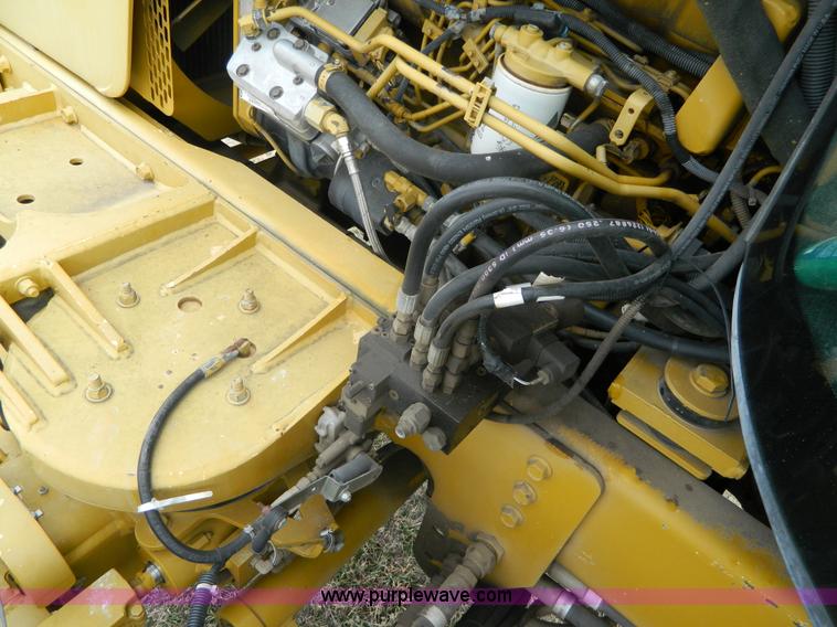 image for item L7342 2001 Ag-Chem RoGator 1254 self-propelled applicator