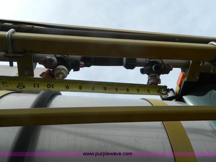 image for item L7342 2001 Ag-Chem RoGator 1254 self-propelled applicator