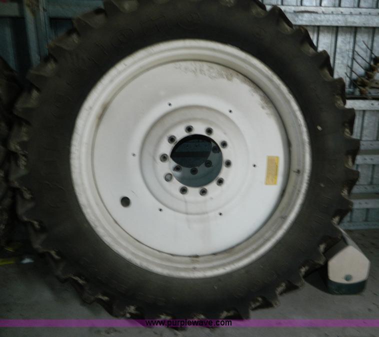 image for item L7342 2001 Ag-Chem RoGator 1254 self-propelled applicator