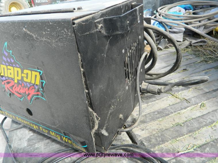 image for item L7343 Snap-on MM120SL mig/tig wire feed welder