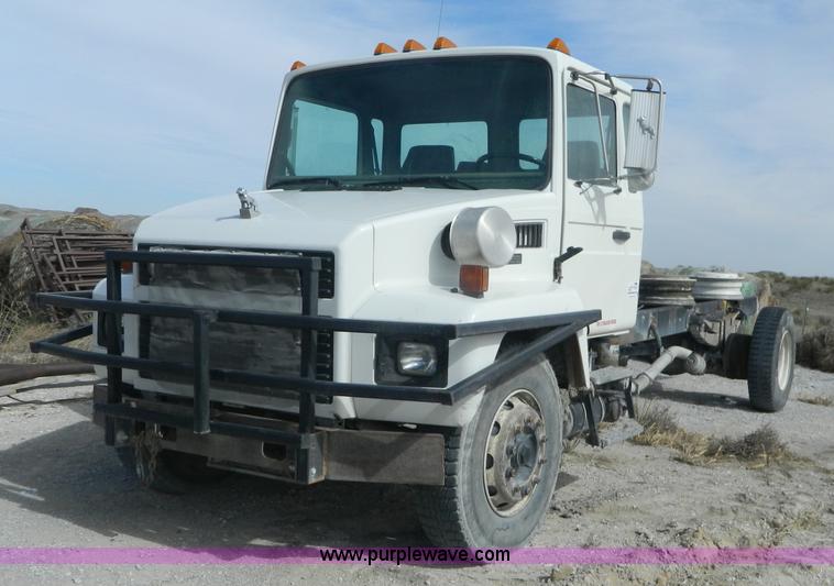 image for item L7344 1998 Mack CS300P truck cab and chassis