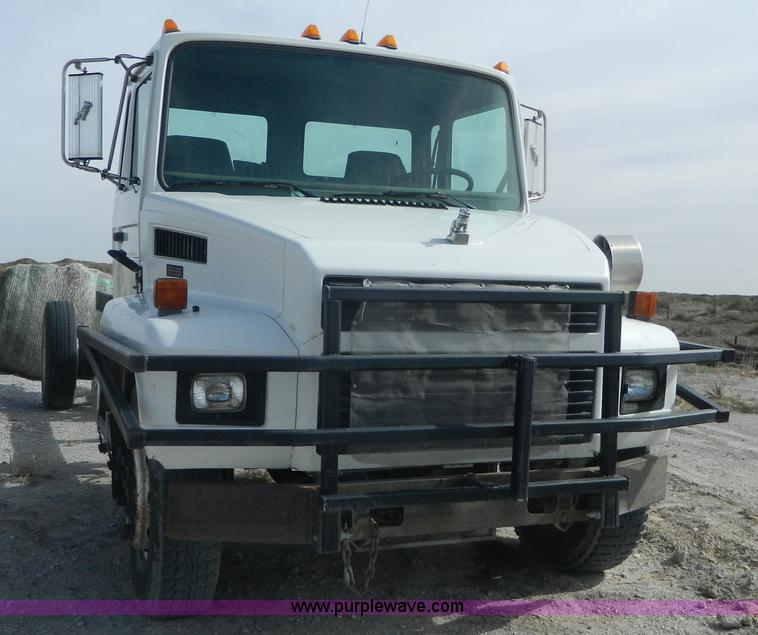 image for item L7344 1998 Mack CS300P truck cab and chassis