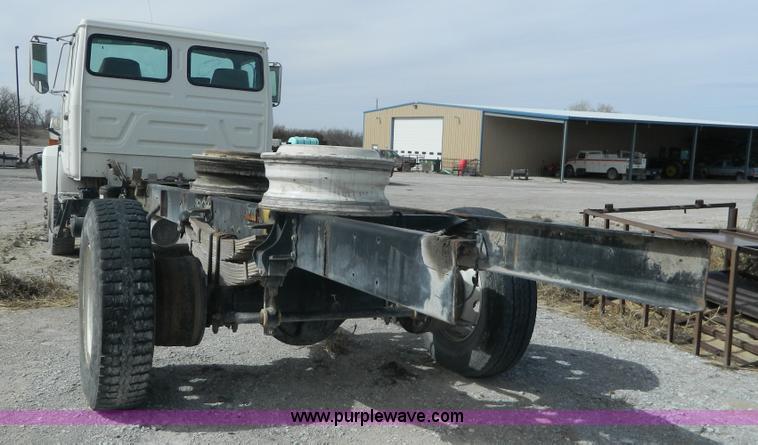 image for item L7344 1998 Mack CS300P truck cab and chassis