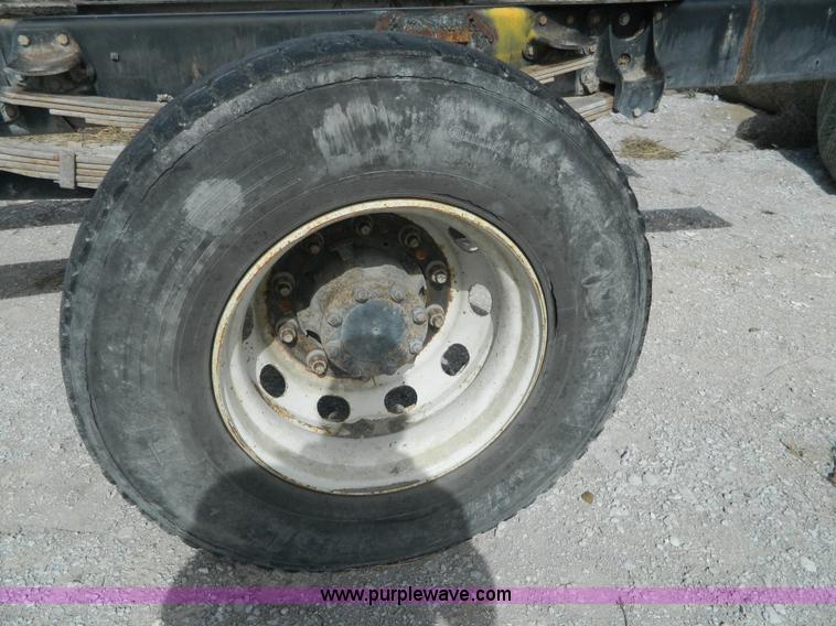 image for item L7344 1998 Mack CS300P truck cab and chassis