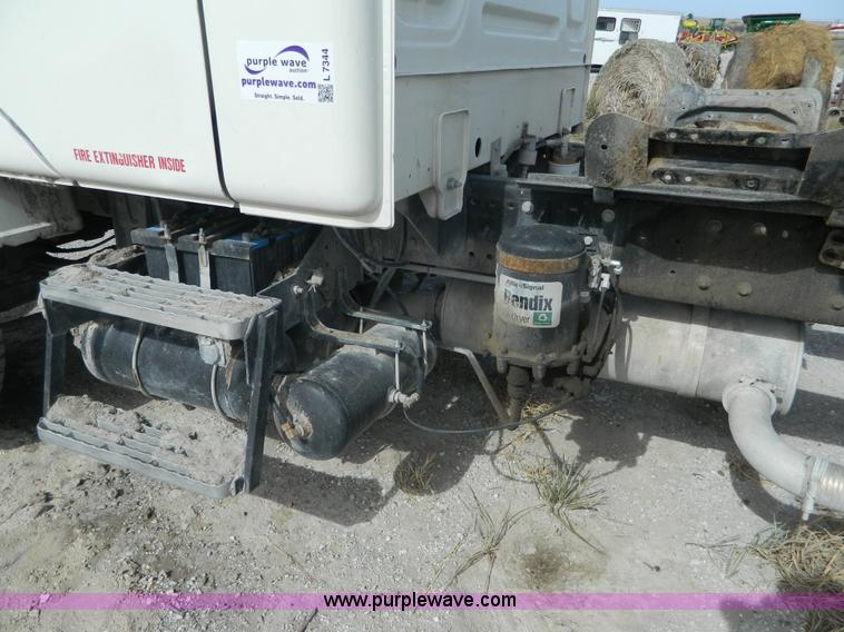 image for item L7344 1998 Mack CS300P truck cab and chassis