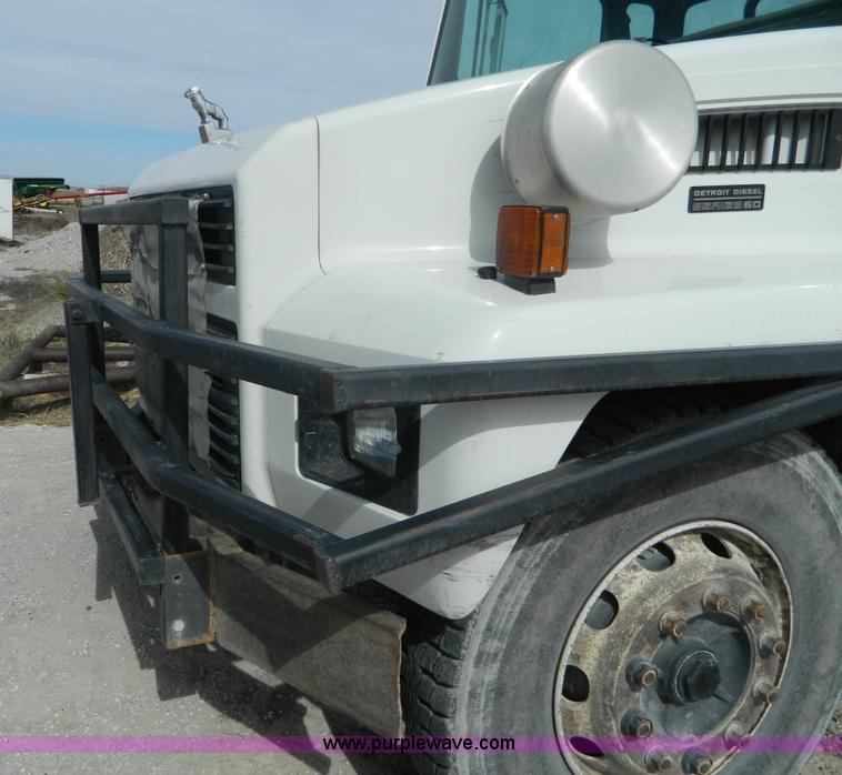 image for item L7344 1998 Mack CS300P truck cab and chassis