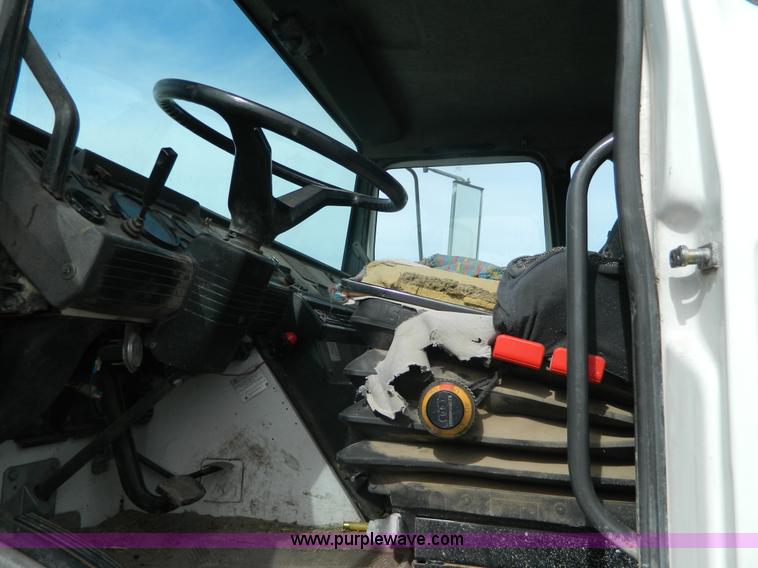 image for item L7344 1998 Mack CS300P truck cab and chassis