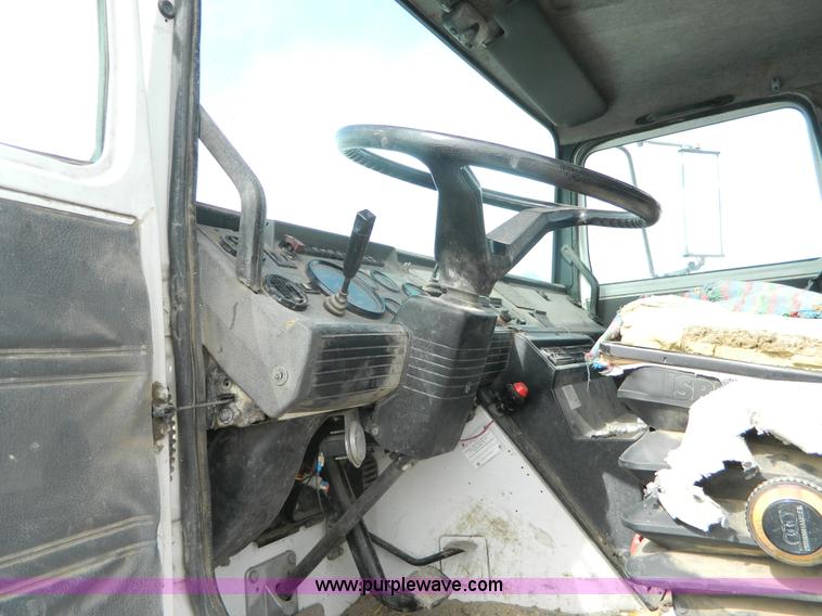 image for item L7344 1998 Mack CS300P truck cab and chassis