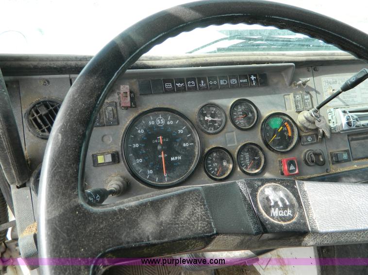 image for item L7344 1998 Mack CS300P truck cab and chassis