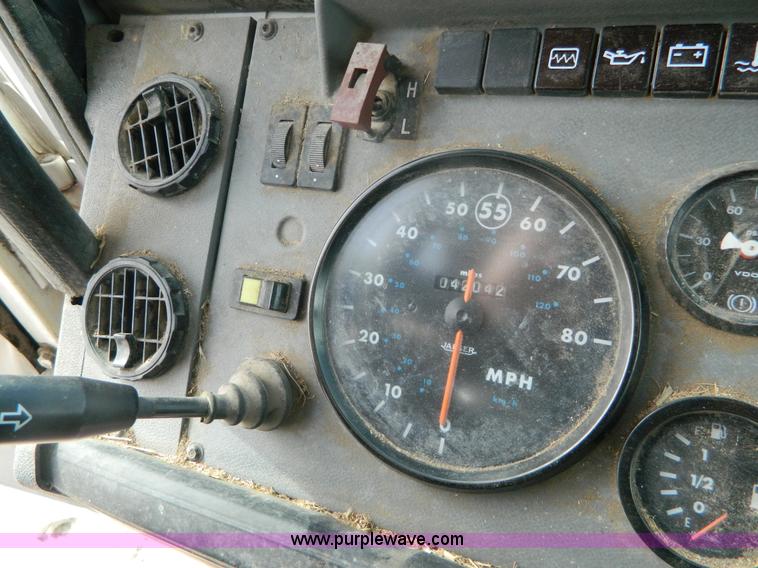 image for item L7344 1998 Mack CS300P truck cab and chassis