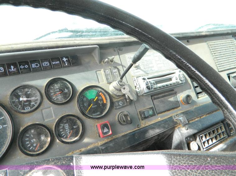 image for item L7344 1998 Mack CS300P truck cab and chassis