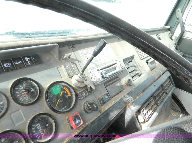 image for item L7344 1998 Mack CS300P truck cab and chassis