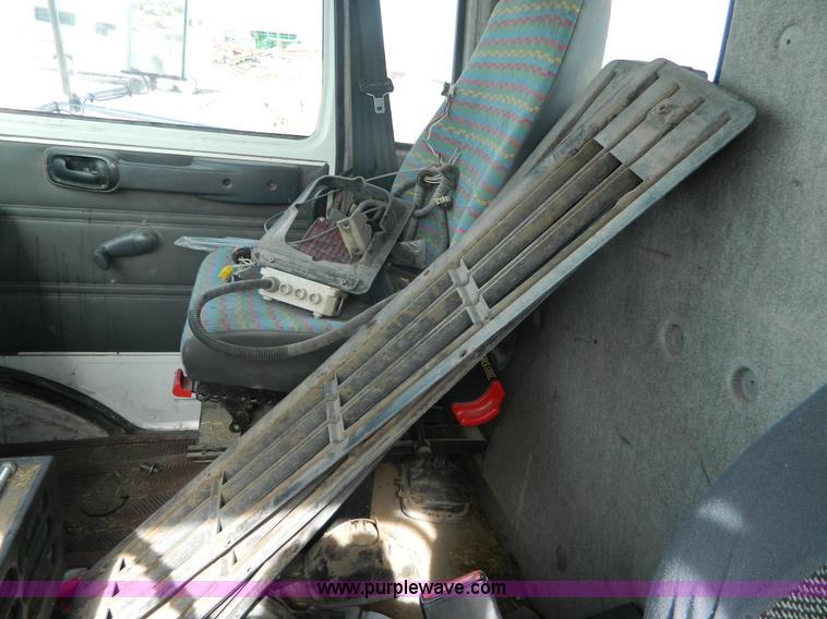 image for item L7344 1998 Mack CS300P truck cab and chassis