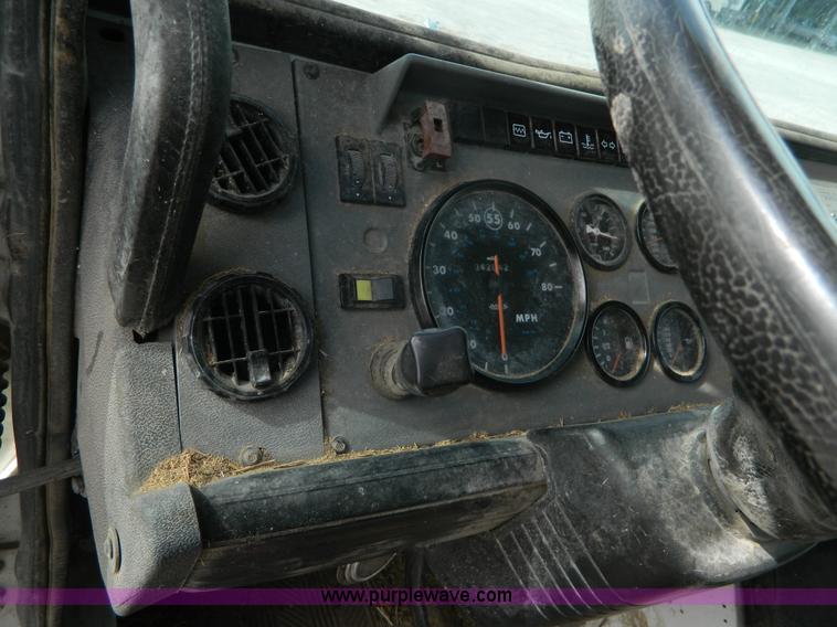 image for item L7344 1998 Mack CS300P truck cab and chassis