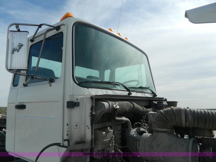 image for item L7344 1998 Mack CS300P truck cab and chassis