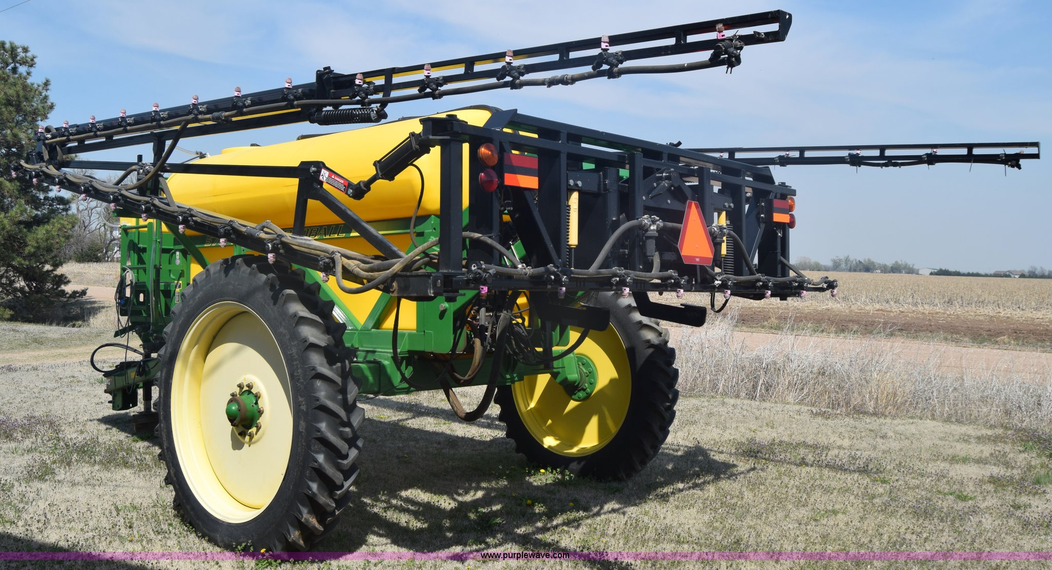 Redball 570 sprayer in Kinsley, KS Item BW9439 sold Purple Wave