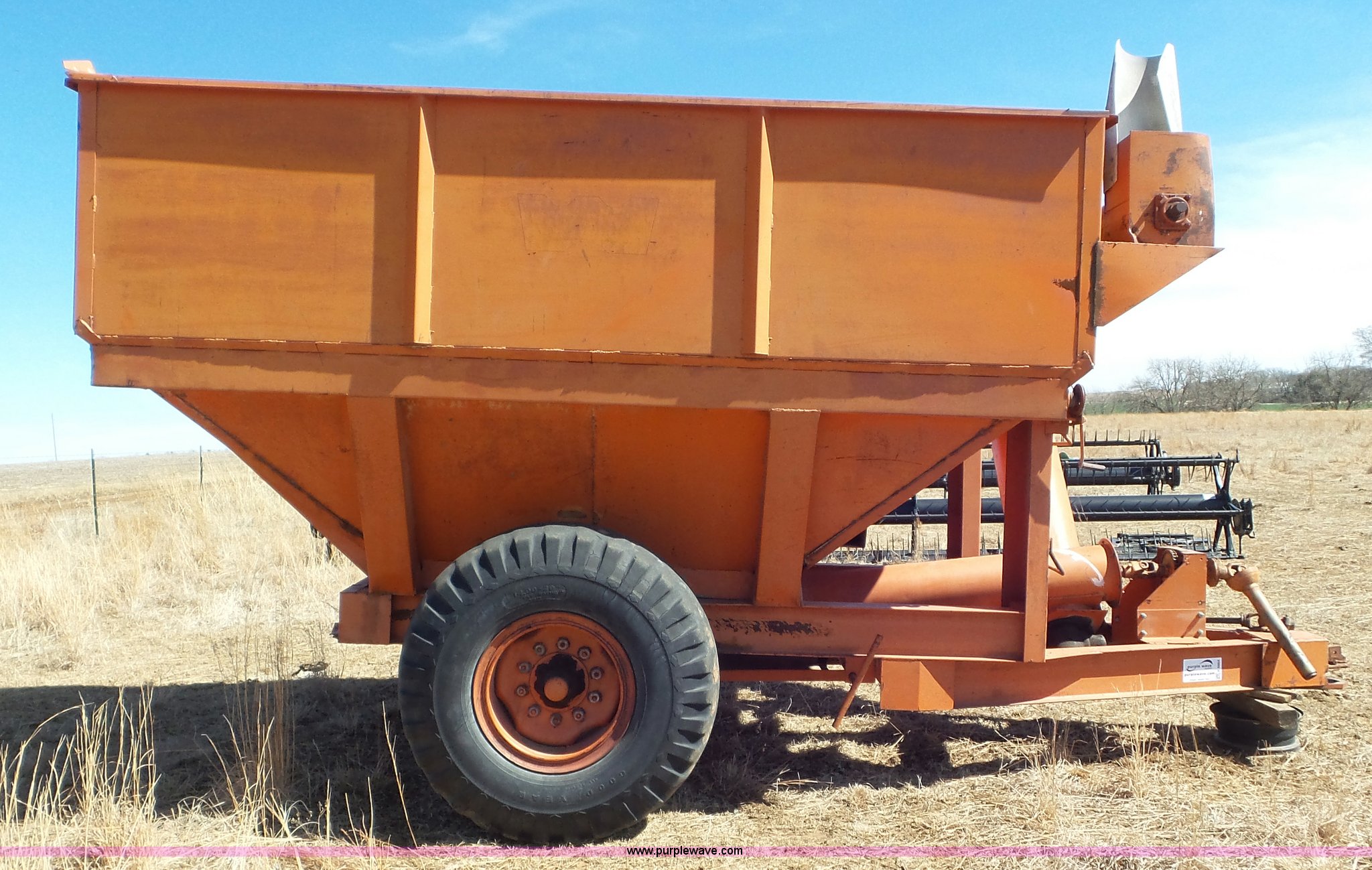 Grain cart in Woodbine, KS Item K6864 sold Purple Wave