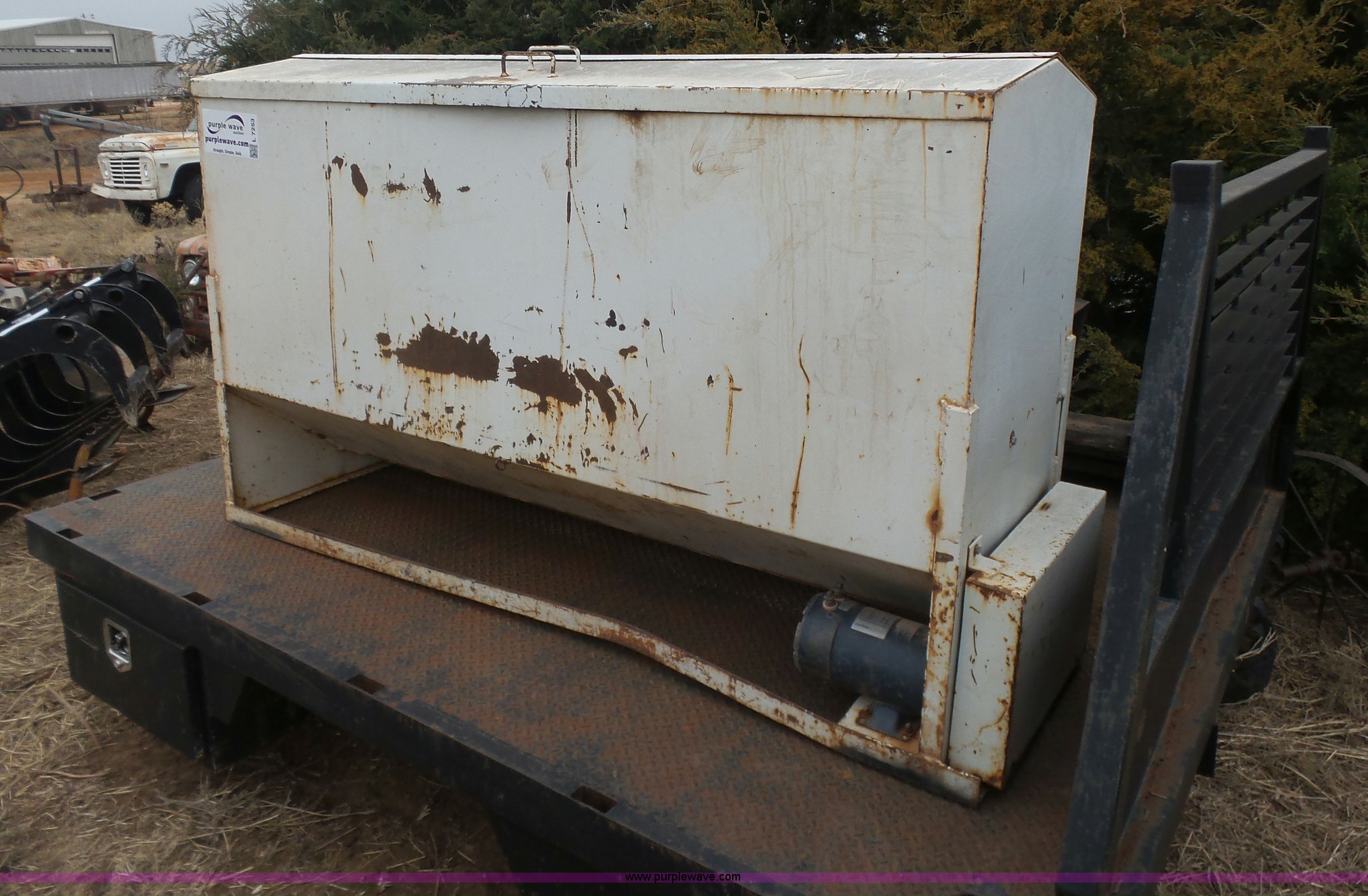 Taskmaster CE400 cube feeder in Fairview, OK Item L7253 sold Purple