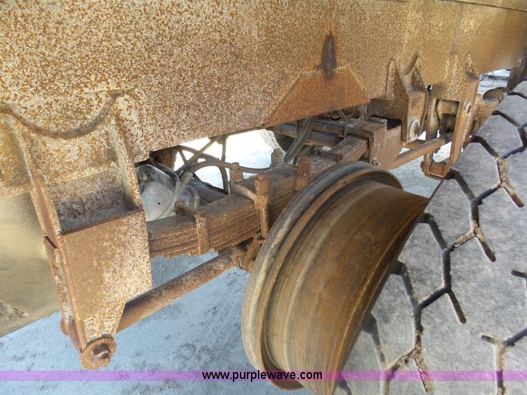 image for item AL9212 1969 Heil TR33 end dump trailer