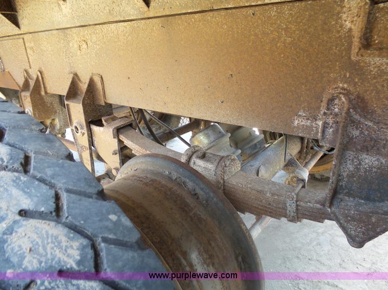 image for item AL9212 1969 Heil TR33 end dump trailer