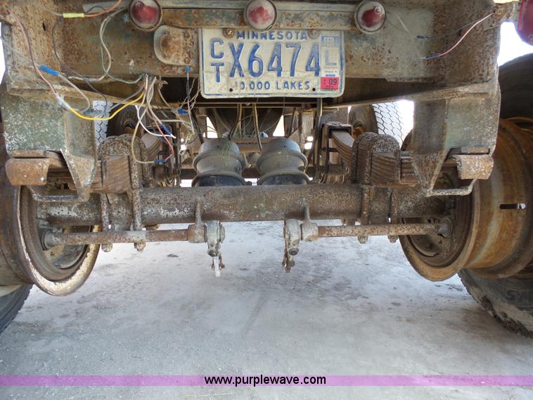 image for item AL9212 1969 Heil TR33 end dump trailer
