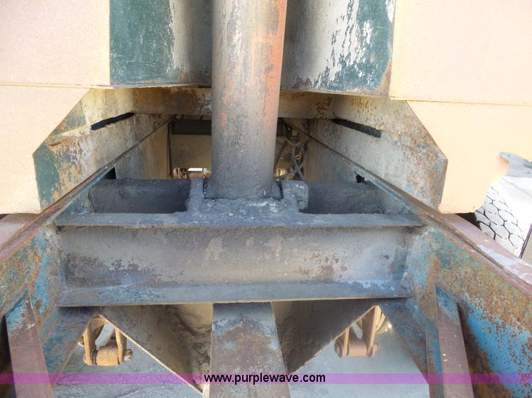image for item AL9212 1969 Heil TR33 end dump trailer
