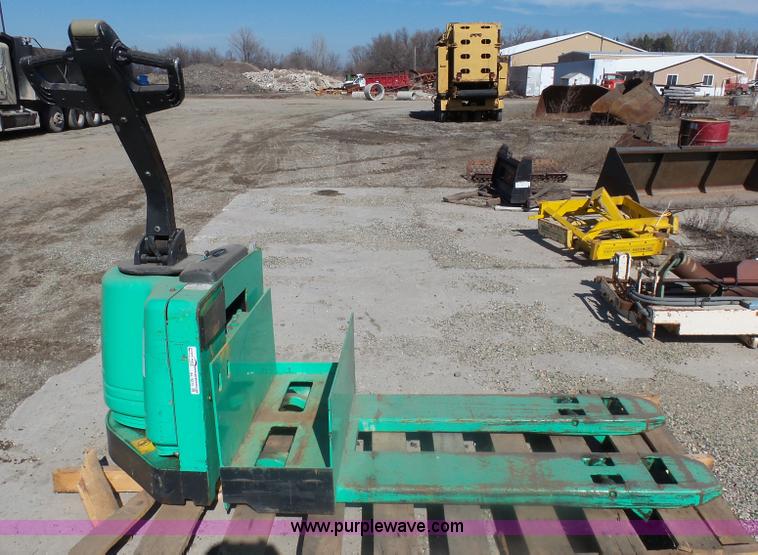 image for item AL9215 Mitsubishi MW30 pallet jack