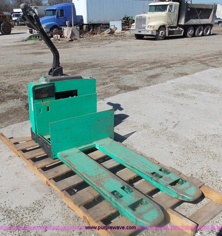 image for item AL9215 Mitsubishi MW30 pallet jack