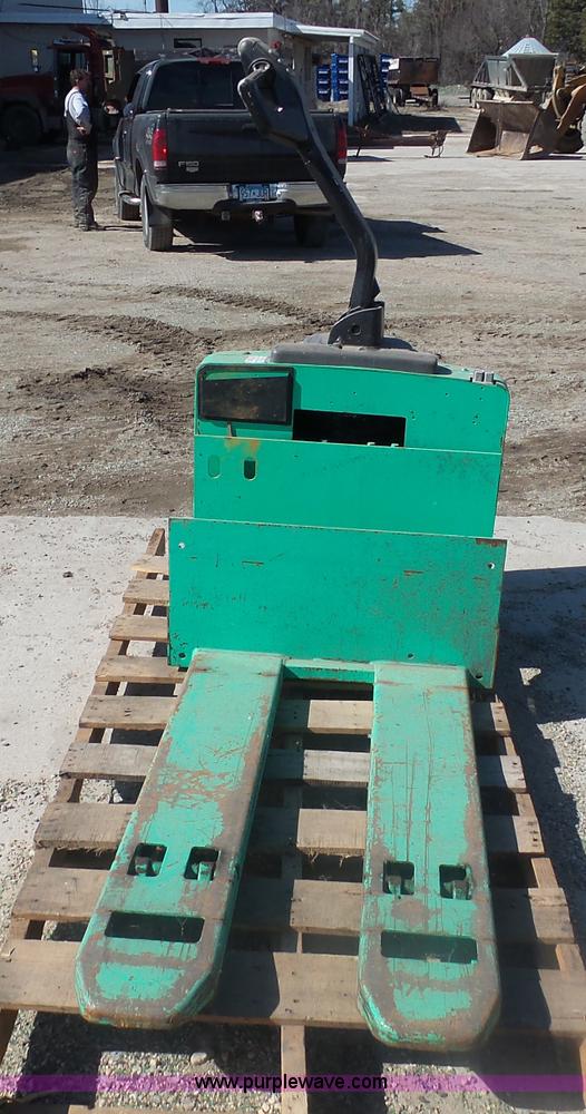 image for item AL9215 Mitsubishi MW30 pallet jack