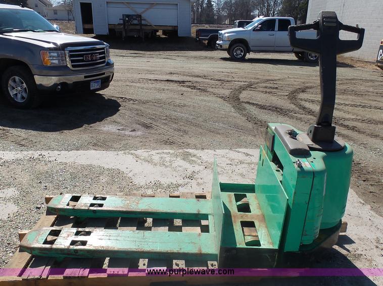 image for item AL9215 Mitsubishi MW30 pallet jack