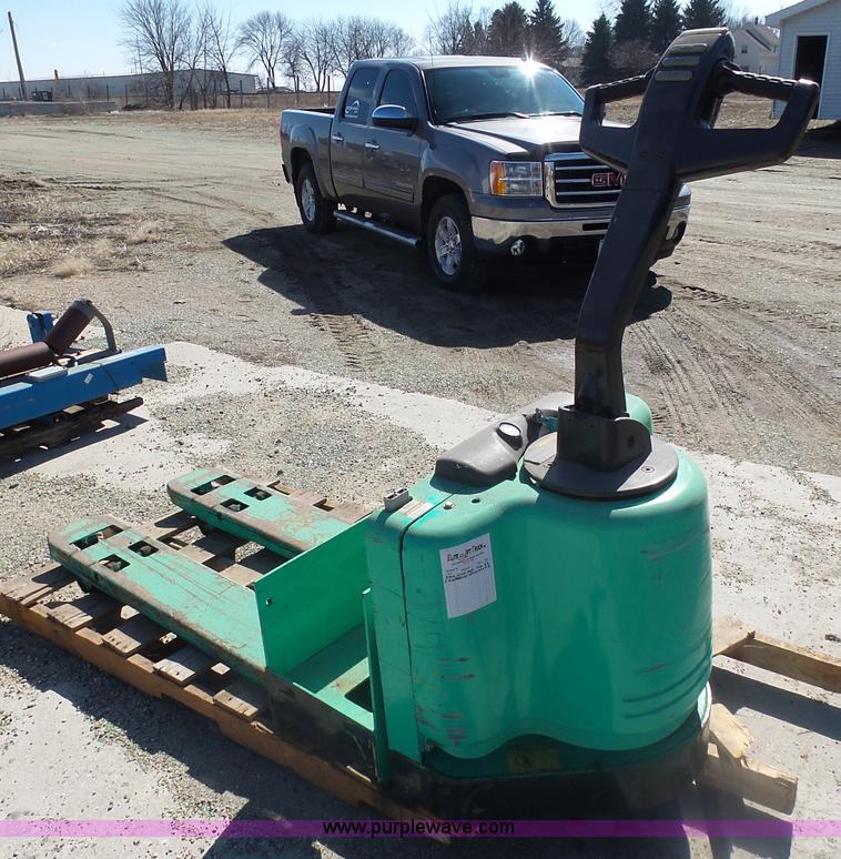 image for item AL9215 Mitsubishi MW30 pallet jack