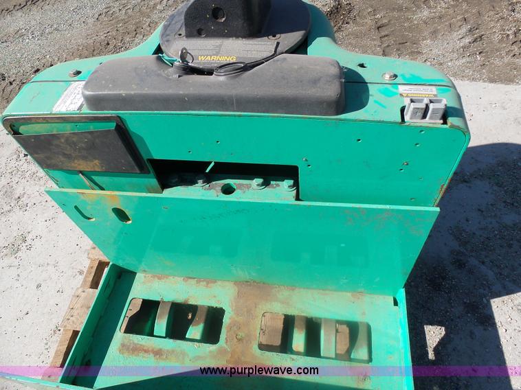 image for item AL9215 Mitsubishi MW30 pallet jack