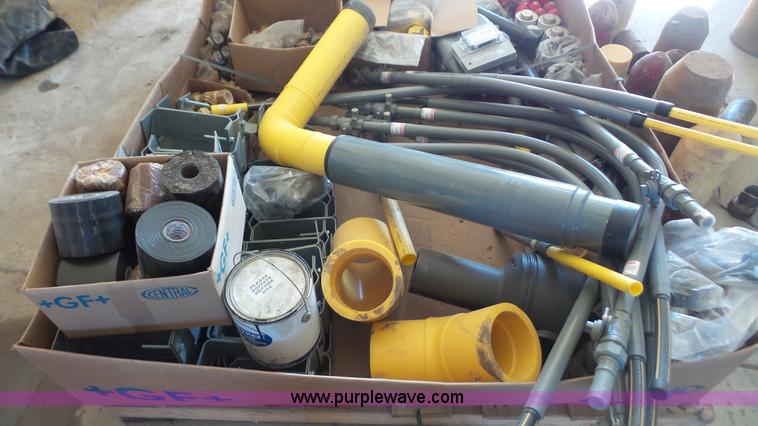 image for item BF9004 Assorted gas pipe and gas fittings